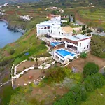 Karavi * Pomos