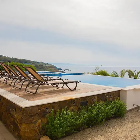 Karavi וילה פומוס